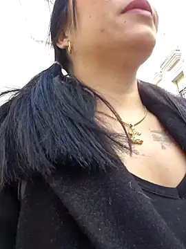 Snapshot of little_susie chatting on 12/18/25, 09:59 little susie online show from 12/18/25, 09:59