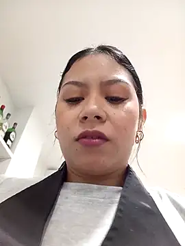 Snapshot of little_susie chatting on 12/19/25, 11:50 little susie online show from 12/19/25, 11:50