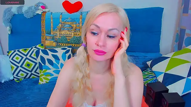 EllenMoore online show from 02/06/25, 02:44