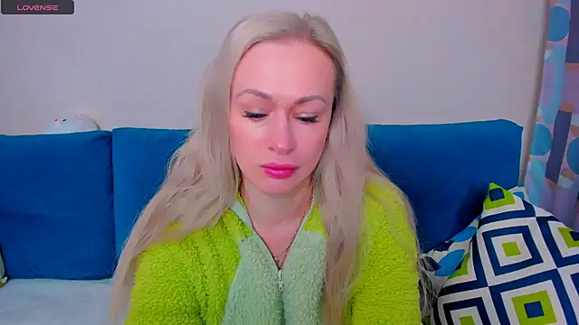 EllenMoore online show from 09/30/25, 03:00