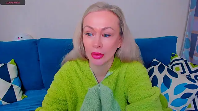 EllenMoore online show from 10/07/25, 03:04