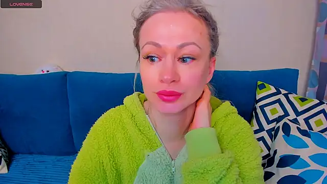 EllenMoore online show from 10/13/25, 03:06