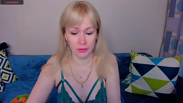 EllenMoore online show from 06/10/26, 03:50