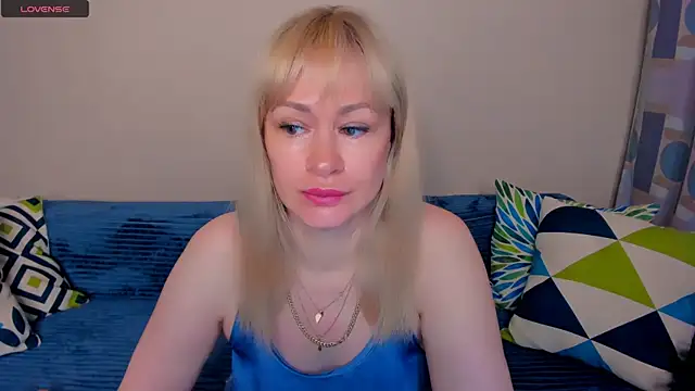 EllenMoore online show from 06/17/26, 03:09