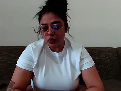 Snapshot of indianishkq7 chatting on 12/17/25, 07:58 indianishkq7 online show from 12/17/25, 07:58