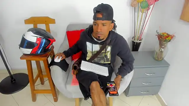 Snapshot of anhtony_wayans chatting on 10/08/25, 12:41 anhtony wayans online show from 10/08/25, 12:41