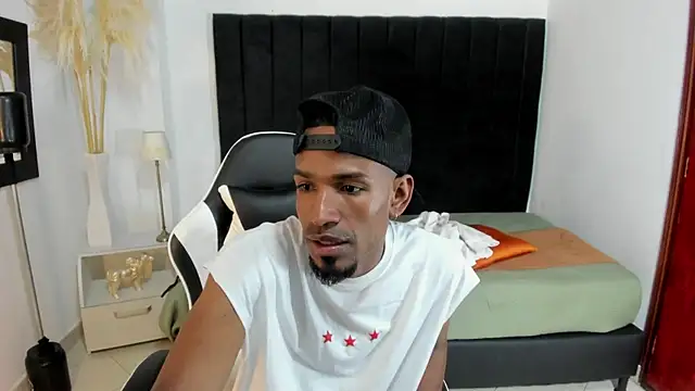 Snapshot of anhtony_wayans chatting on 11/08/25, 12:55 anhtony wayans online show from 11/08/25, 12:55