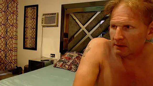 Snapshot of carlosbangsstar chatting on 12/14/24, 08:29 carlosbangsstar online show from 12/14/24, 08:29