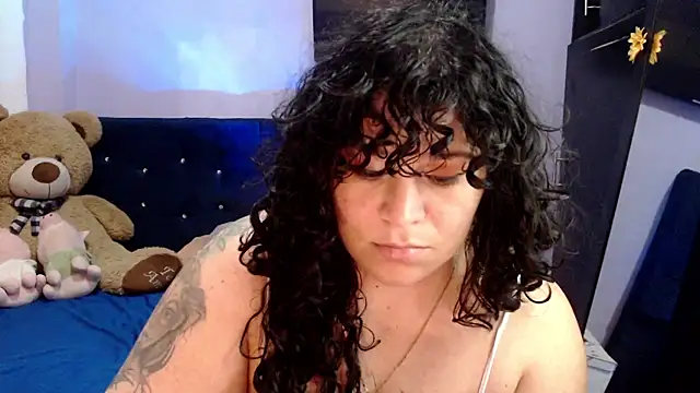 ANGELIQUE KLANE online show from 11/19/25, 05:46