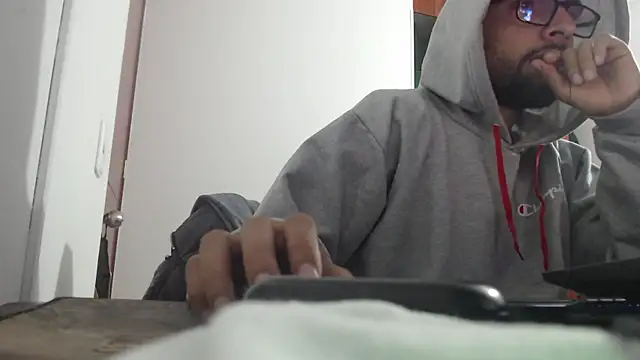 Snapshot of fvckolombianguyy chatting on 02/11/25, 05:26 fvckolombianguyy online show from 02/11/25, 05:26