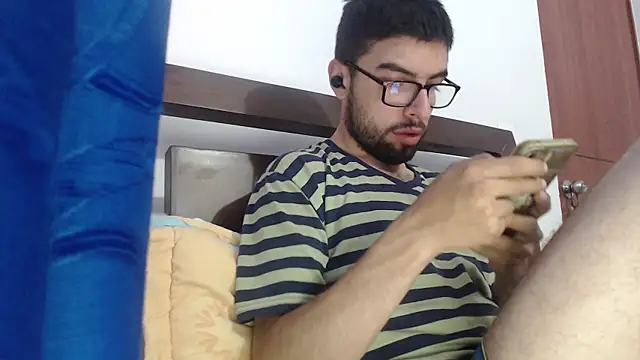 Snapshot of fvckolombianguyy chatting on 02/13/25, 12:54 fvckolombianguyy online show from 02/13/25, 12:54