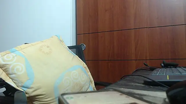 Snapshot of fvckolombianguyy chatting on 02/17/25, 05:14 fvckolombianguyy online show from 02/17/25, 05:14