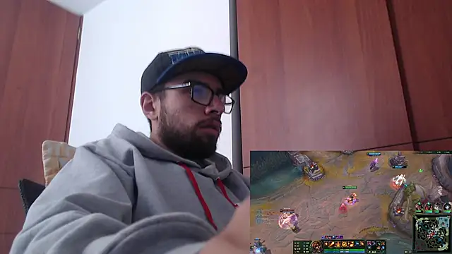 Snapshot of fvckolombianguyy chatting on 02/17/25, 06:26 fvckolombianguyy online show from 02/17/25, 06:26