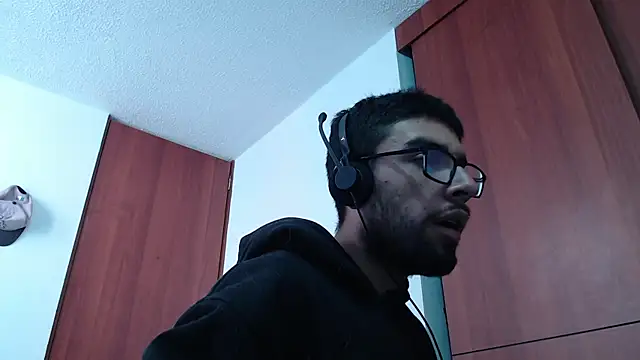 Snapshot of fvckolombianguyy chatting on 02/19/25, 02:44 fvckolombianguyy online show from 02/19/25, 02:44