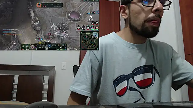 Snapshot of fvckolombianguyy chatting on 02/21/25, 01:00 fvckolombianguyy online show from 02/21/25, 01:00