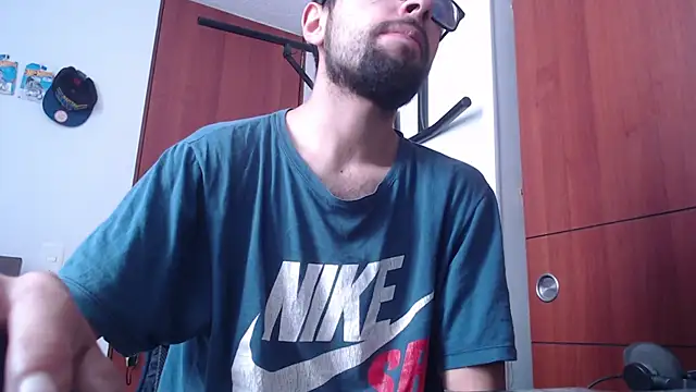 Snapshot of fvckolombianguyy chatting on 03/04/25, 02:21 fvckolombianguyy online show from 03/04/25, 02:21