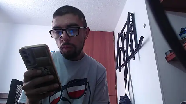 Snapshot of fvckolombianguyy chatting on 03/12/25, 03:29 fvckolombianguyy online show from 03/12/25, 03:29