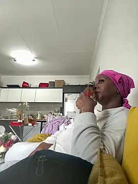 Bootyliciouse21X online show from 05/06/26, 12:10