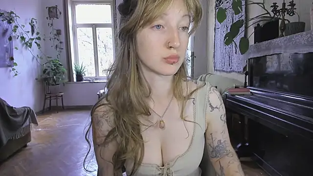 Snapshot of Miranda2_0 chatting on 10/18/25, 06:05 Miranda2 0 online show from 10/18/25, 06:05