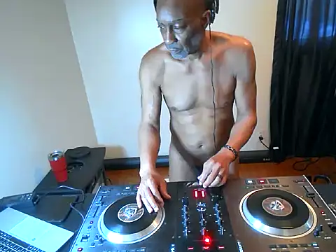 longdick4you8686 online show from 01/27/25, 10:16