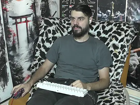 Snapshot of 00george chatting on 12/05/25, 04:43 00george online show from 12/05/25, 04:43