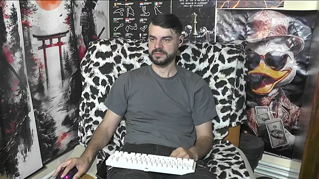 Snapshot of 00george chatting on 04/17/26, 01:03 00george online show from 04/17/26, 01:03