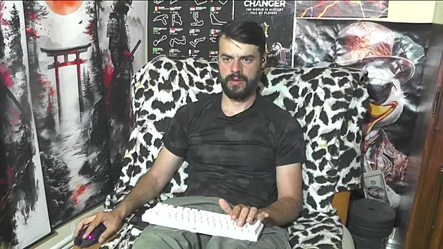 Snapshot of 00george chatting on 05/15/26, 01:07 00george online show from 05/15/26, 01:07