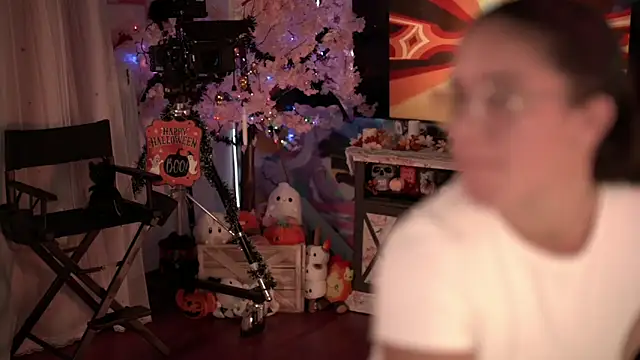 Snapshot of Nikki_Torres chatting on 11/06/25, 01:50 Nikki Torres online show from 11/06/25, 01:50