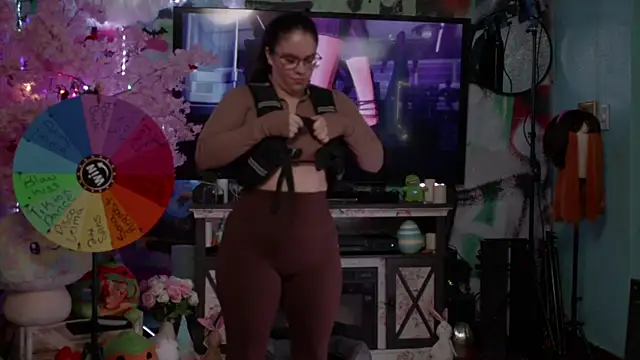 Snapshot of Nikki_Torres chatting on 03/24/26, 01:43 Nikki Torres online show from 03/24/26, 01:43