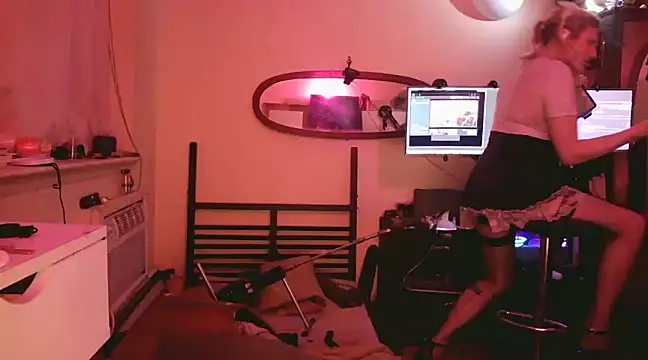 Snapshot of Mikela_Alexa chatting on 01/14/25, 03:32 Mikela Alexa online show from 01/14/25, 03:32