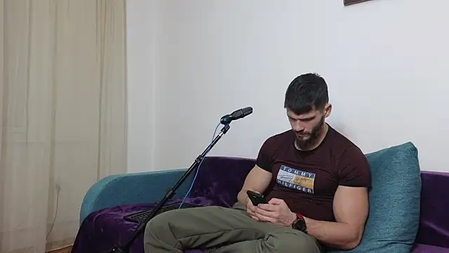 Snapshot of MauroTwin chatting on 02/19/25, 07:48 MauroTwin online show from 02/19/25, 07:48