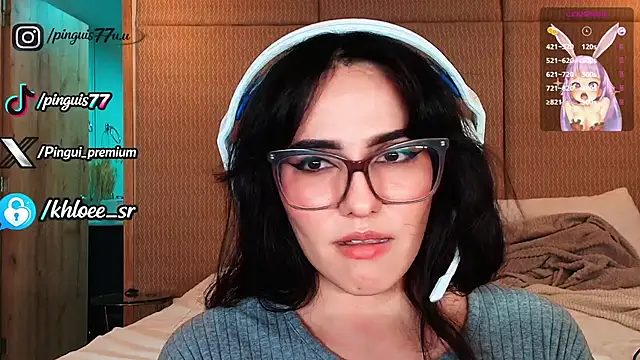 Snapshot of khloe_sr chatting on 03/09/26, 05:00 khloe sr online show from 03/09/26, 05:00