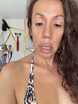 YOURSDEBORA online show from 06/06/26, 07:40