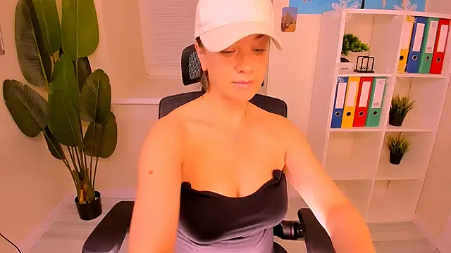 AnaMills online show from 12/23/25, 10:13