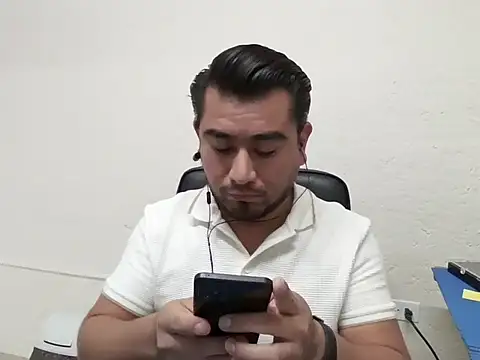 Snapshot of youmanhorny chatting on 08/03/26, 06:33 youmanhorny online show from 08/03/26, 06:33
