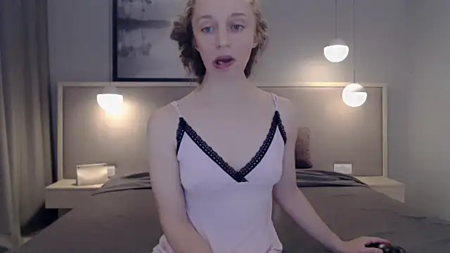 ShySchoolGirl online show from 10/24/25, 08:05