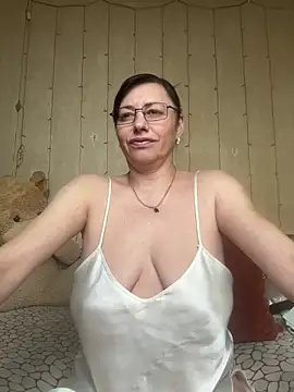 Snapshot of Amberhotqueen chatting on 04/10/26, 10:42 Amberhotqueen online show from 04/10/26, 10:42