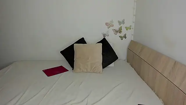 Snapshot of KrissLoona chatting on 09/25/25, 04:27 KrissLoona online show from 09/25/25, 04:27