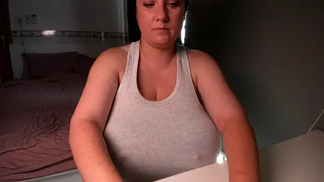 alisiaparril online show from 09/15/25, 05:18