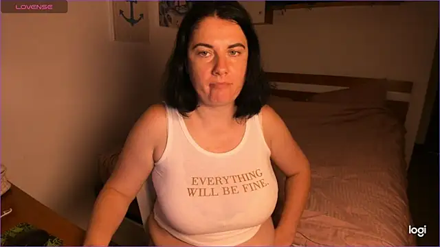 Snapshot of alisiaparril chatting on 05/20/26, 01:17 alisiaparril online show from 05/20/26, 01:17