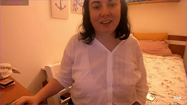 Snapshot of alisiaparril chatting on 06/11/26, 10:46 alisiaparril online show from 06/11/26, 10:46