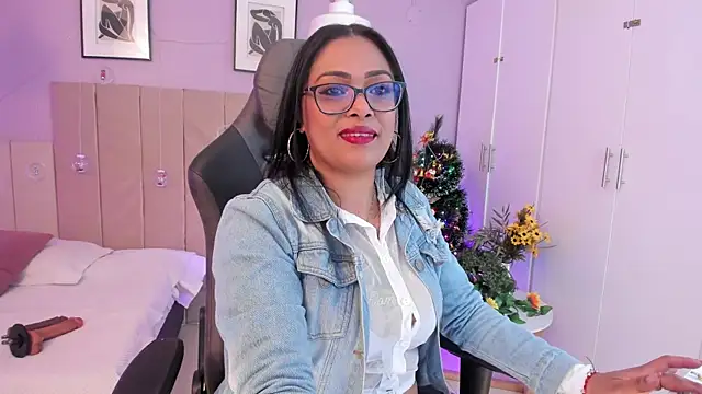 Inndrahot online show from 12/24/24, 04:00