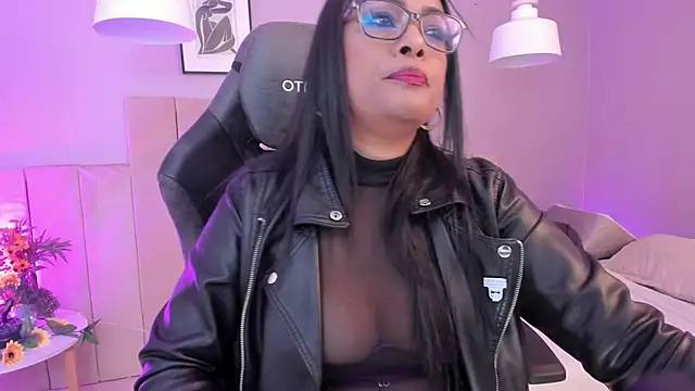 Inndrahot online show from 01/19/25, 03:18