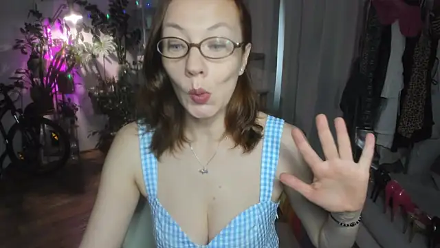 Snapshot of Constancia_pure chatting on 06/02/26, 03:03 Constancia pure online show from 06/02/26, 03:03