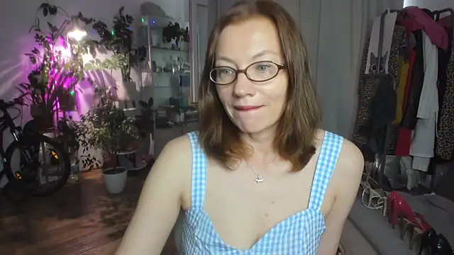 Snapshot of Constancia_pure chatting on 06/12/26, 01:32 Constancia pure online show from 06/12/26, 01:32
