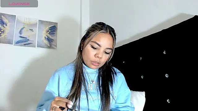 Snapshot of Kylie_loveee chatting on 03/12/26, 01:23 Kylie loveee online show from 03/12/26, 01:23