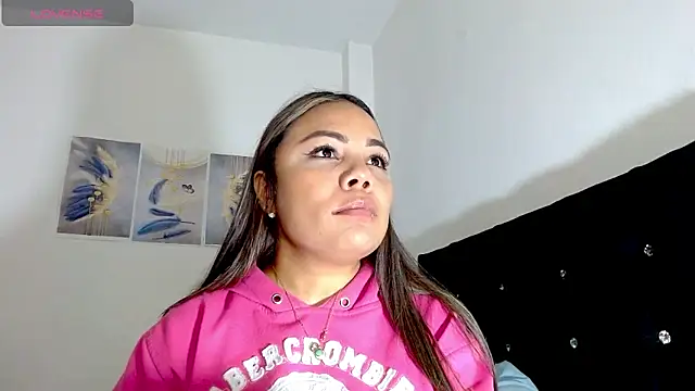 Snapshot of Kylie_loveee chatting on 03/18/26, 06:33 Kylie loveee online show from 03/18/26, 06:33