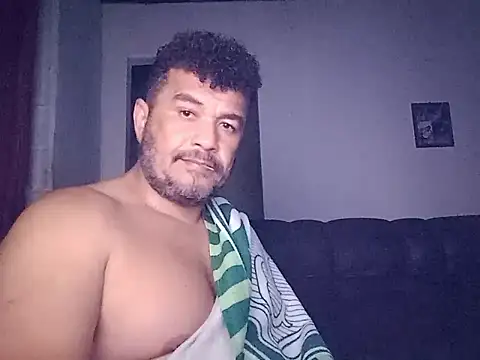 Snapshot of tarra122 chatting on 06/11/26, 02:11 tarra122 online show from 06/11/26, 02:11