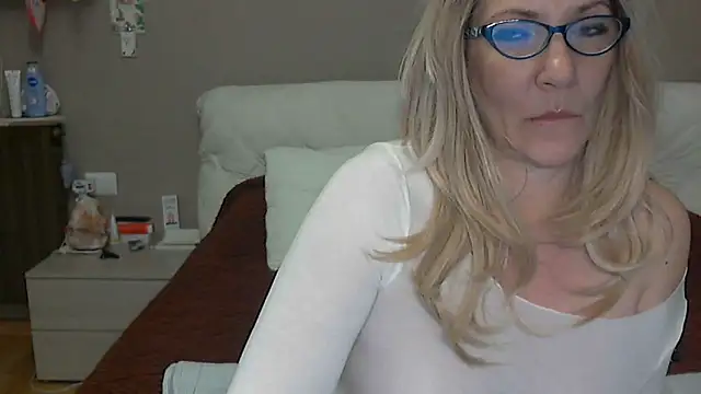 Snapshot of -K-- chatting on 03/24/26, 04:12 -K-- online show from 03/24/26, 04:12