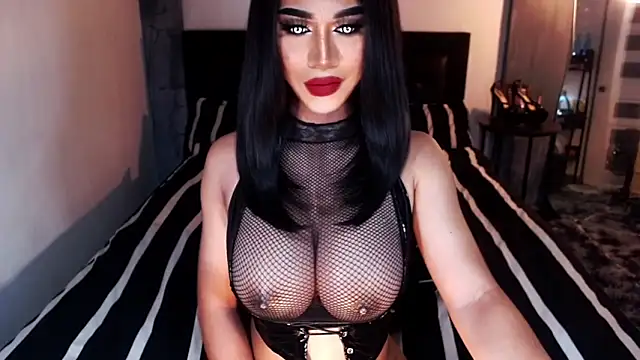 Snapshot of MassiveCockxMistress chatting on 10/18/25, 01:23 MassiveCockxMistress online show from 10/18/25, 01:23